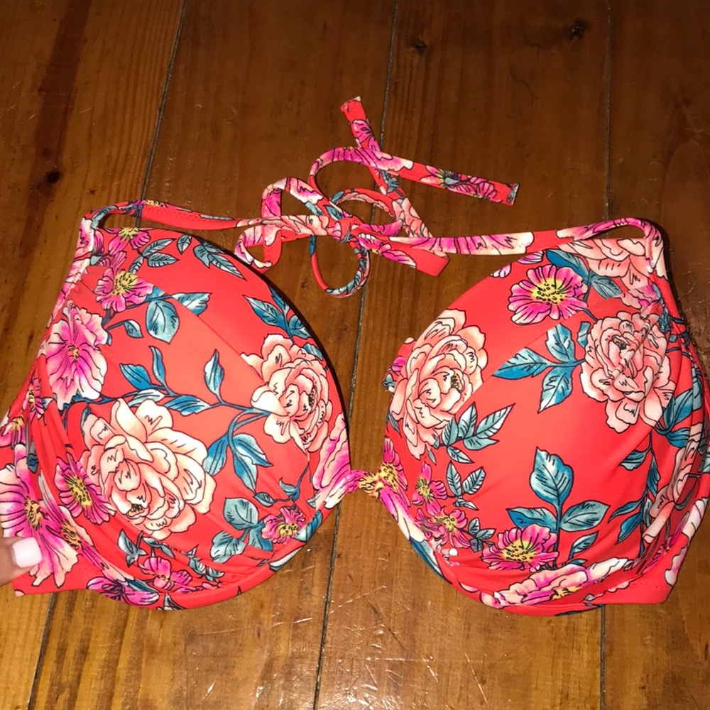 New without tags 34 DD shade and shore bikini top